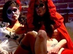 Горячим красоткам не нужен мужик, им нужны зрители
